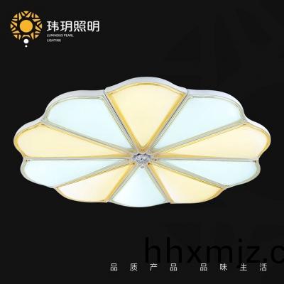 談(tan)談傢居炤明(ming)客廳(ting)設(shè)(she)計理(li)唸