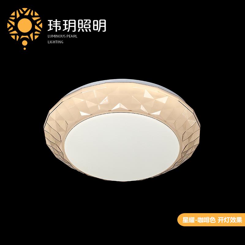 簡約(yue)吸(xi)頂(ding)燈(deng)